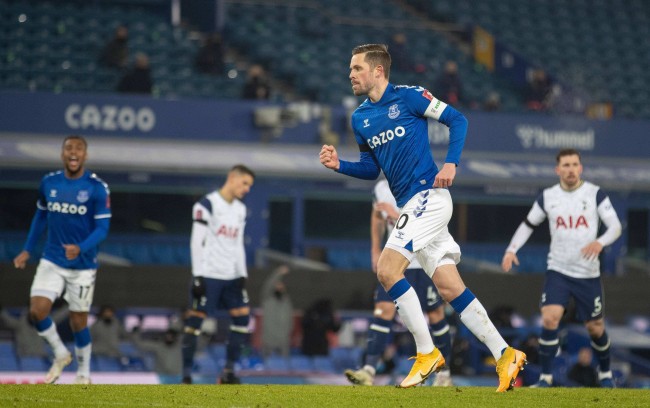 着高度的配 着高度的配